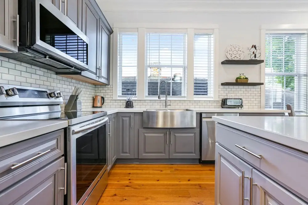 Stunning Modern and Fully-Upgraded 5 BR with Pool