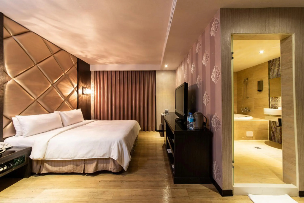 The Riverside Hotel Fashion