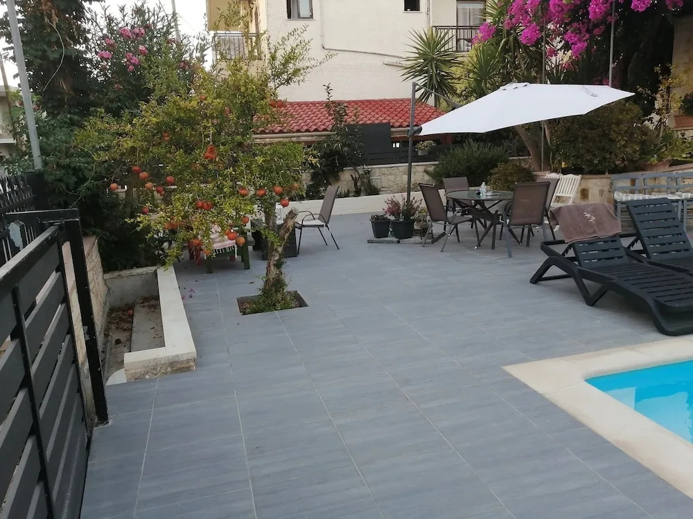 Iliana Apartments