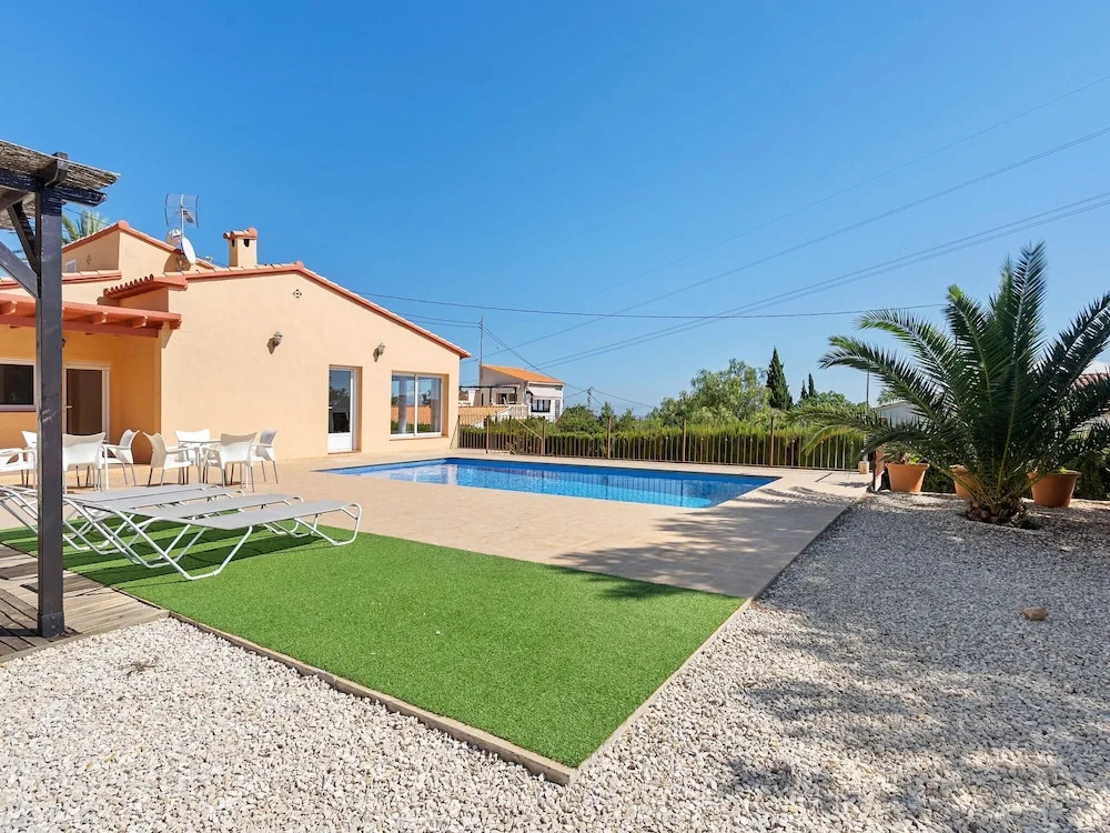 Fancy Holiday Home by the Sea in Calpe With Pool