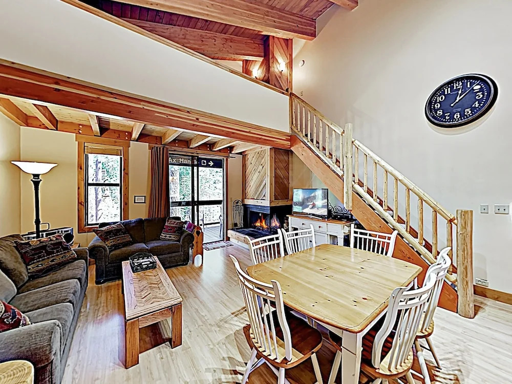 New Listing! Creekside Townhome Near Northstar Townhouse