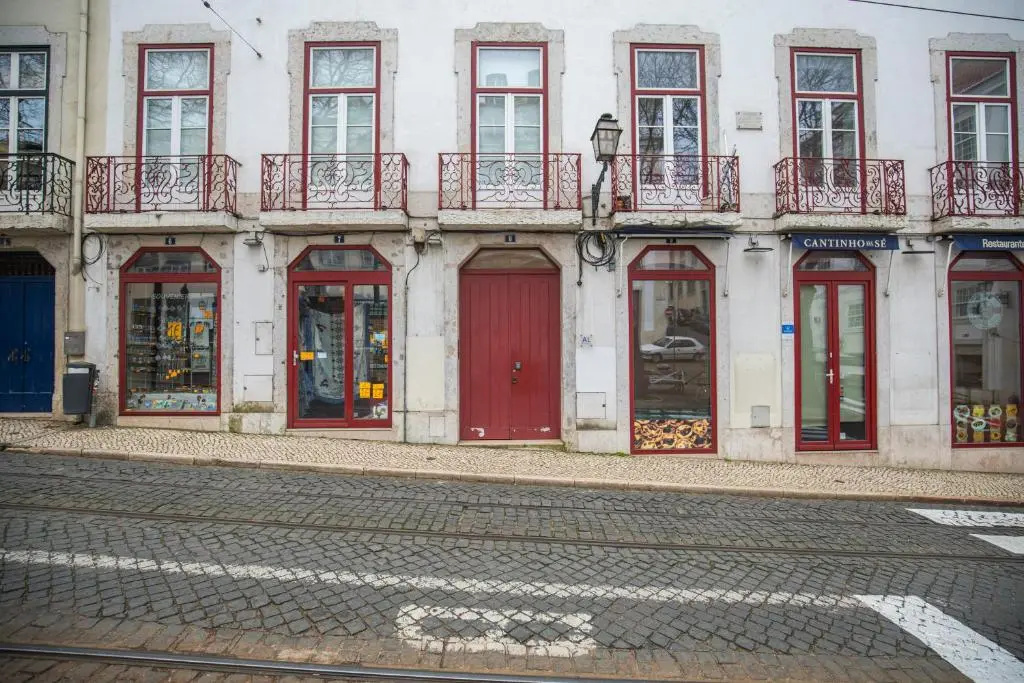 LovelyStay - Distinctive & Unique Apartment next to Sé Cathedral of Lisbon - 5 min to Chiado