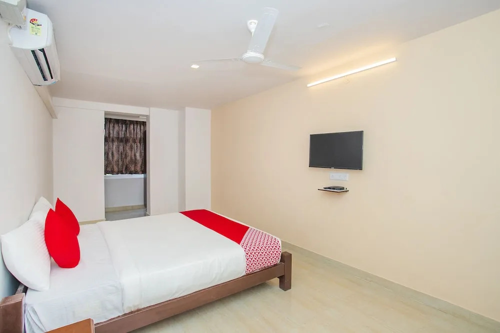 OYO Flagship 16626 Rajkamal Stay Inn Airport Road
