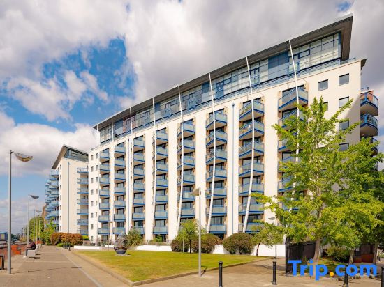 Direct Thames River View Apartment with Balcony Suit Family of 4