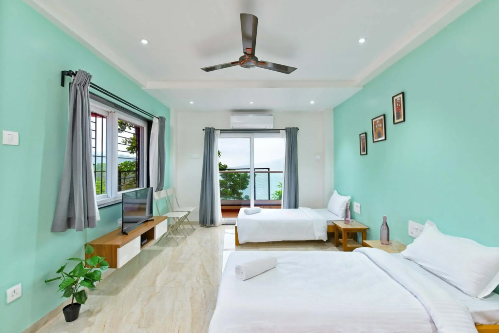 SaffronStays Riverdale, Mulshi - Lakefront villa with pool and mountain view