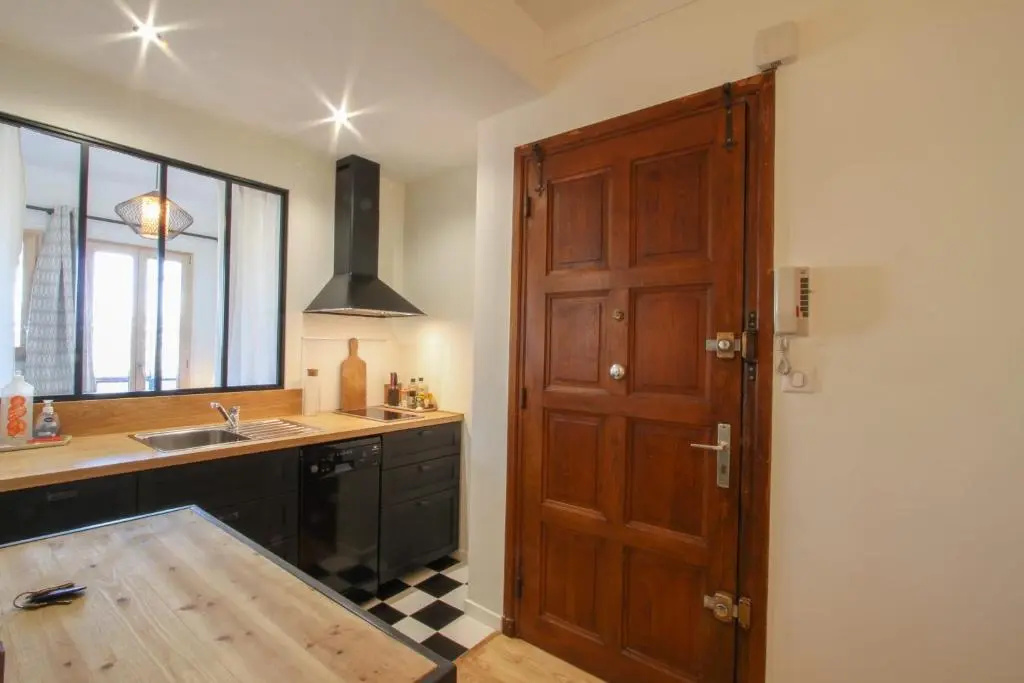 Pretty 2 rooms in the city center