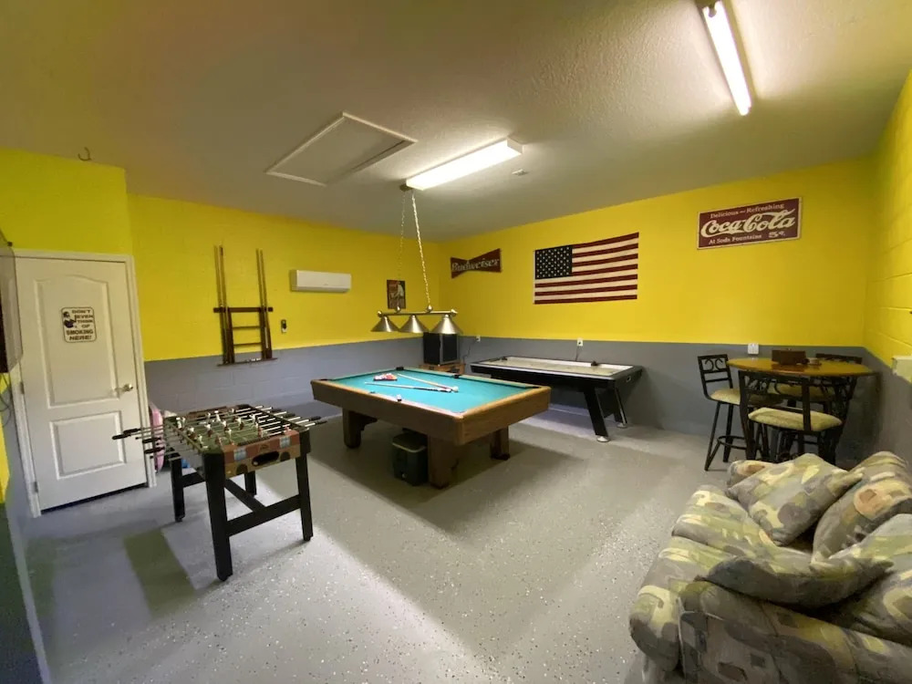 Sunny, Family-Friendly Villa with Large Pool in Gated Community Near Disney