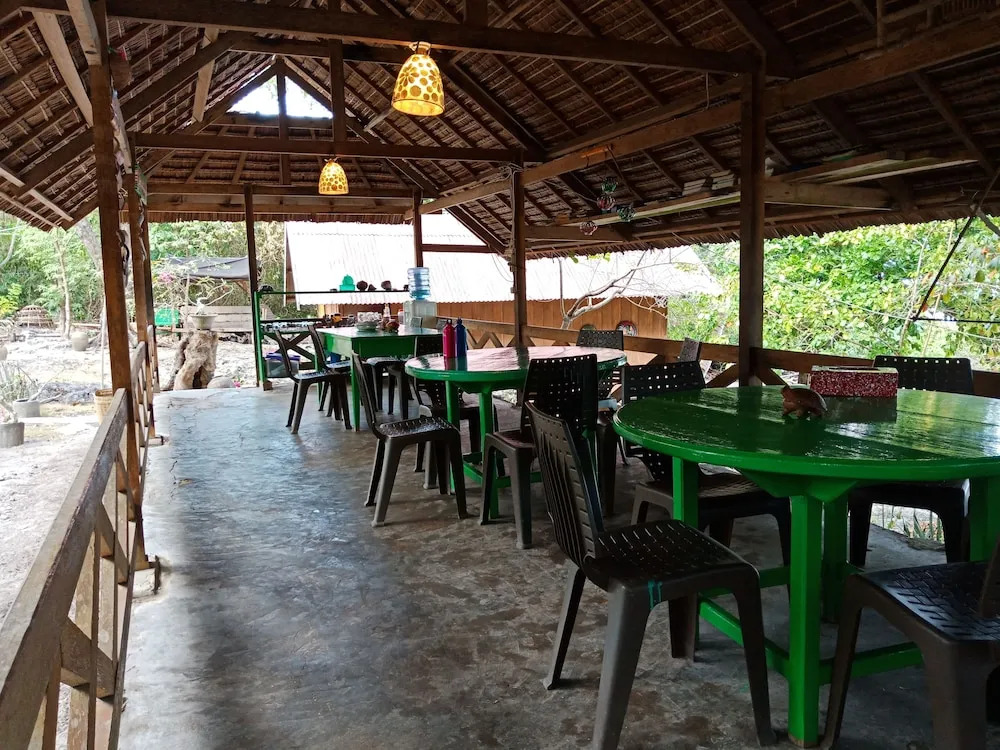Hoga Island Dive Resort
