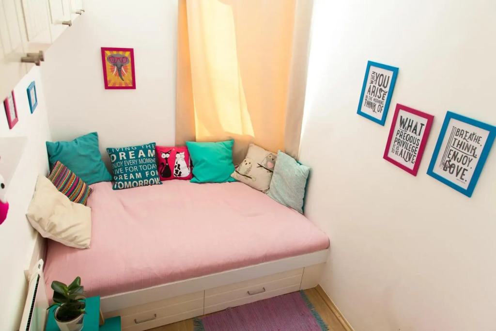 Self check-in eco studio - free street parking closeby