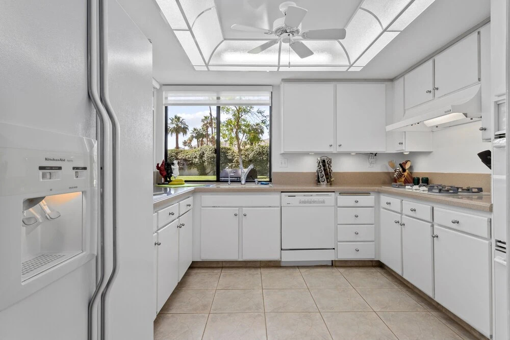 Modern Sunrise 3 Bedroom Home by Redawning