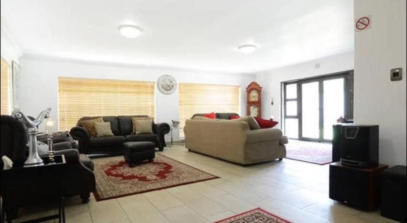 2 Op Terblanche Guesthouse