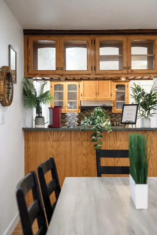 Spacious 4BR House Free Parking w Backyard BBQ