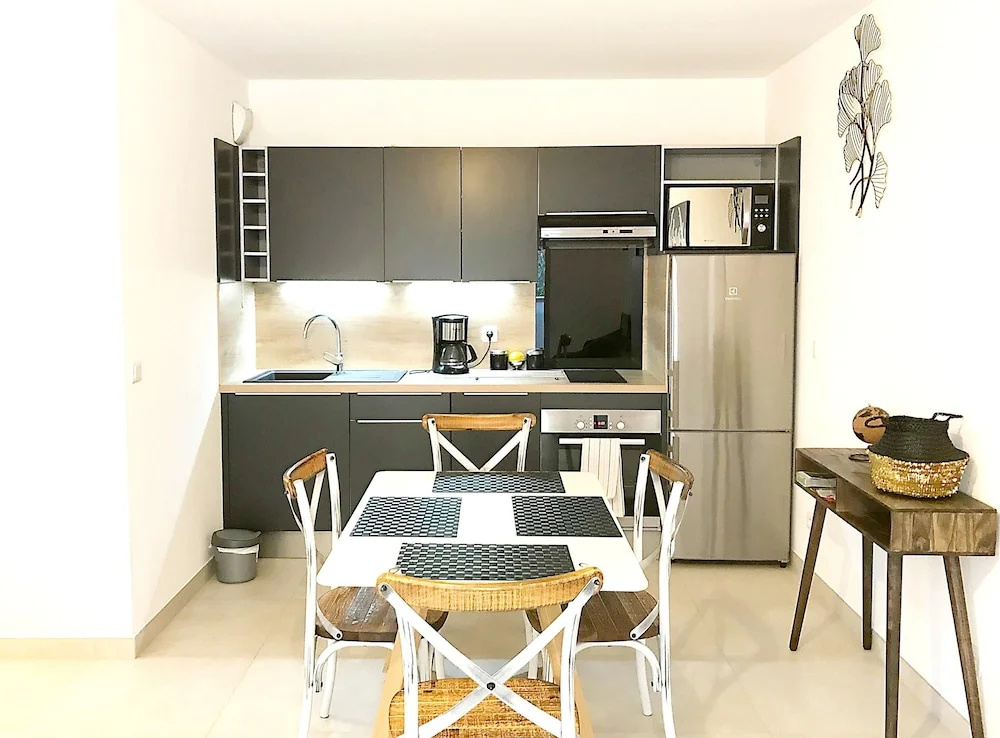 Apartment with One Bedroom in Antibes, with Wonderful City View, Furnished Terrace And Wifi - 550 M From the Beach
