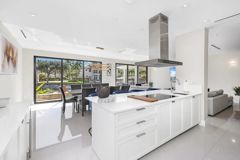 Waterfront Villa in Hollywood! Heated Pool and Game room