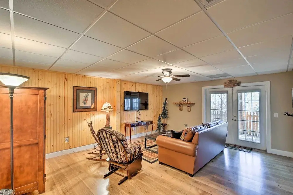 Summer in the Smokies! Hayesville Bungalow w/ Deck