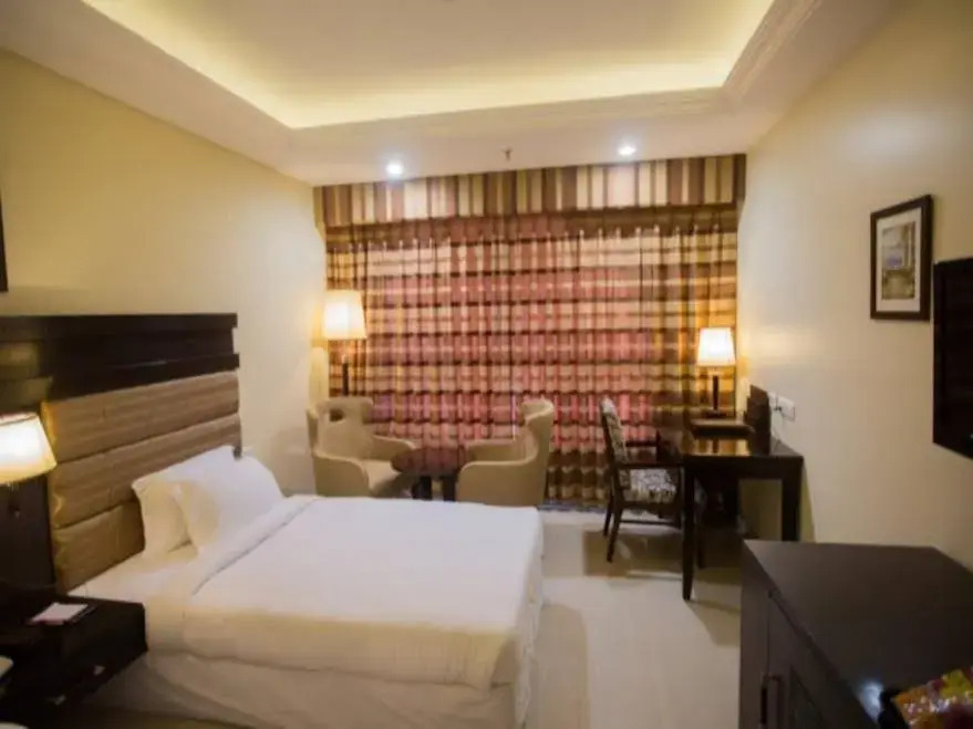 Royal Reve Hotel