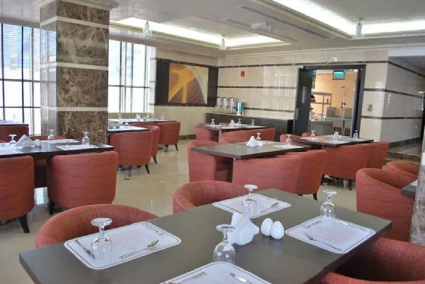 London Crown Hotel