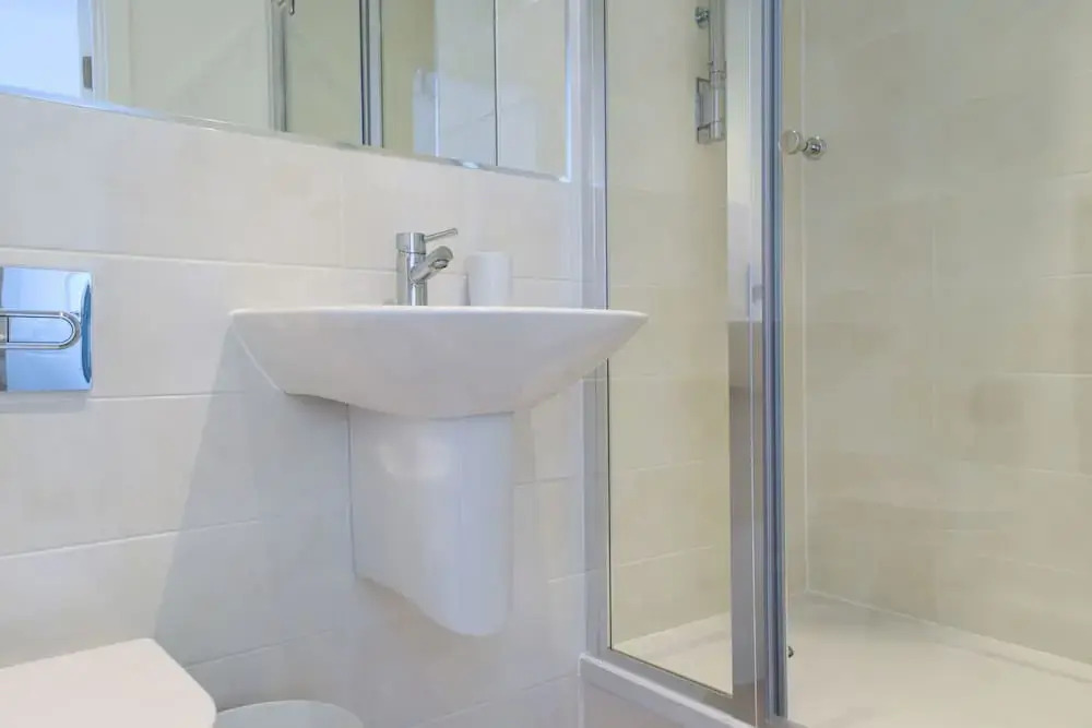 2 Bedroom Riverside Flat in Greenwich With Large Balcony
