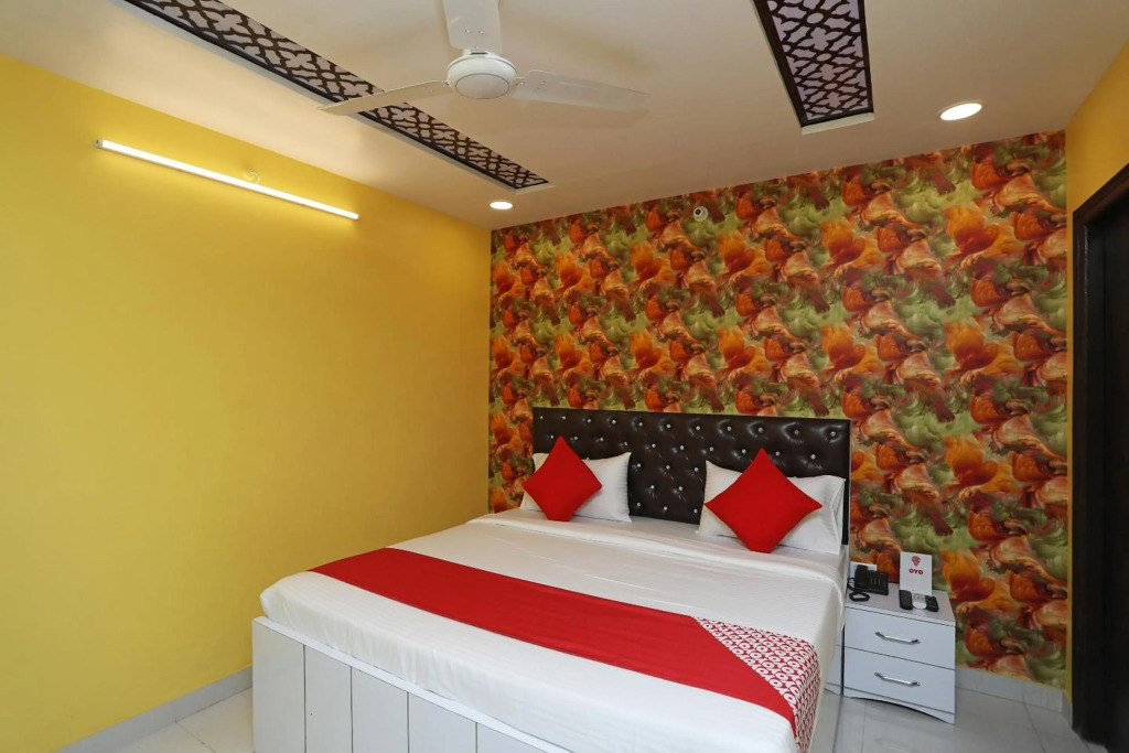 OYO Flagship 22697 Richa Grand Inn