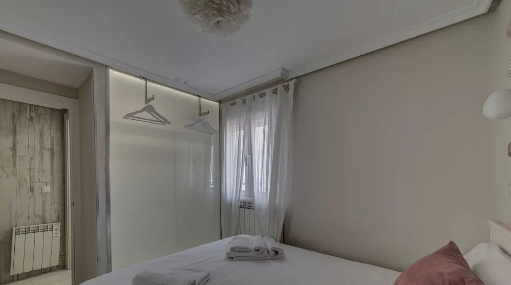 Burgos Rooms Catedral by Clabao