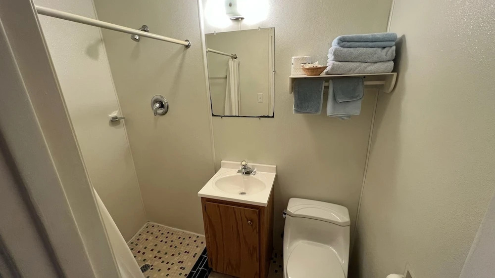 Four Oaks Lodging