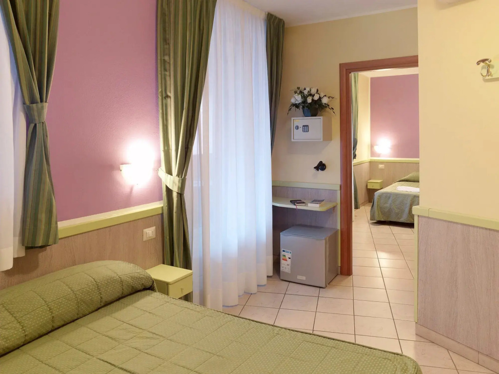 Hotel Arco Romana