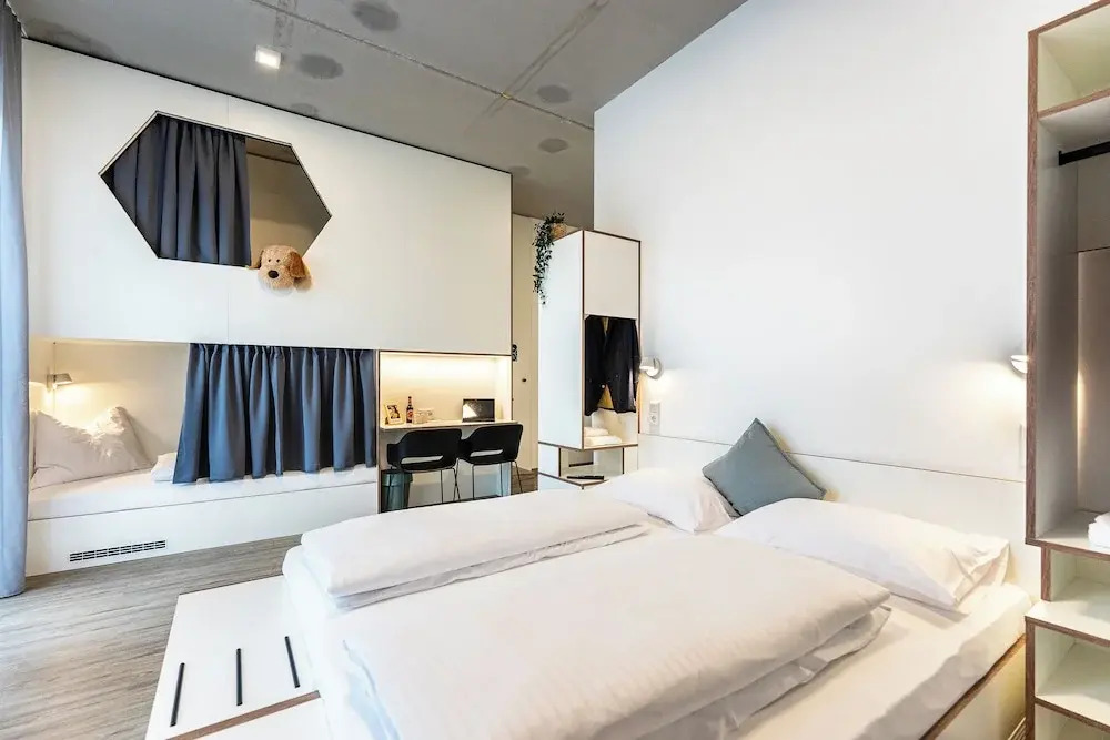 Motel Schlafraum Weng - Dein smartes Hotel