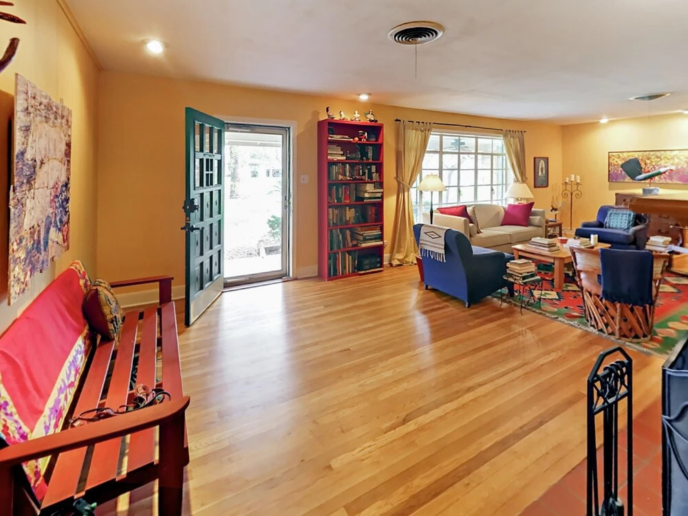 Light-Filled Charmer - 2 Br Home