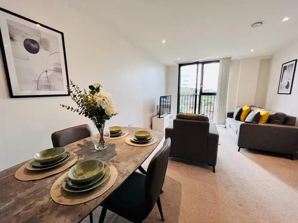 Impressive 1 Bed Apartment - Chavasse Apartments