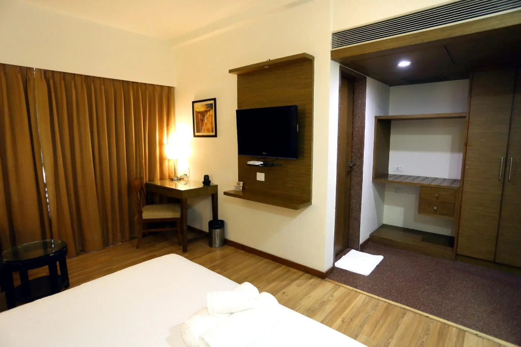OYO Premium Vastrapur Lake