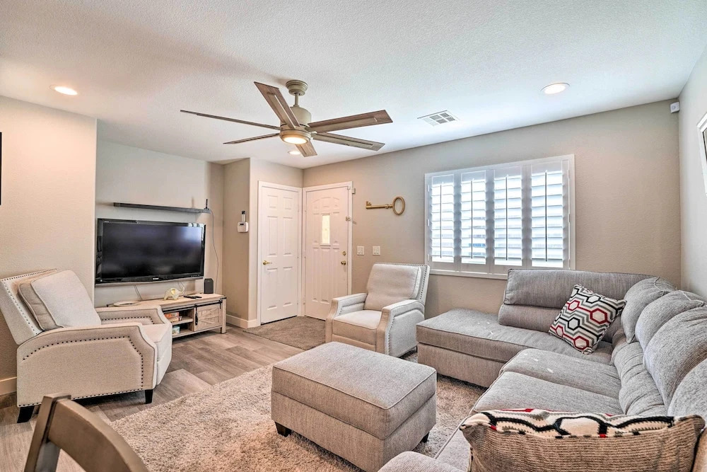 Stylish House w/ Patio, 8 Mi to Vegas Strip!