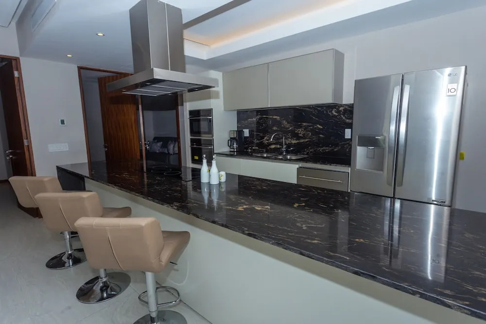 Condo Paradisus by Kivoya