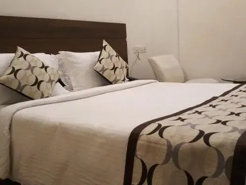 FabHotel Royal Star