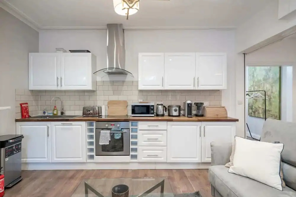 Bright and Modern 2 Bedroom Apartment in Earl's Court