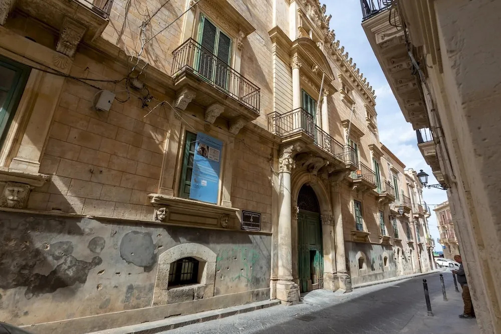 Interno 6 in Siracusa