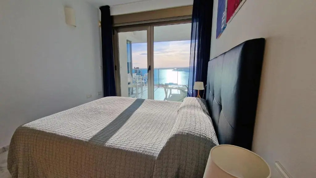 Stunning sea views from a 2-bedroom apartment on the 26th floor