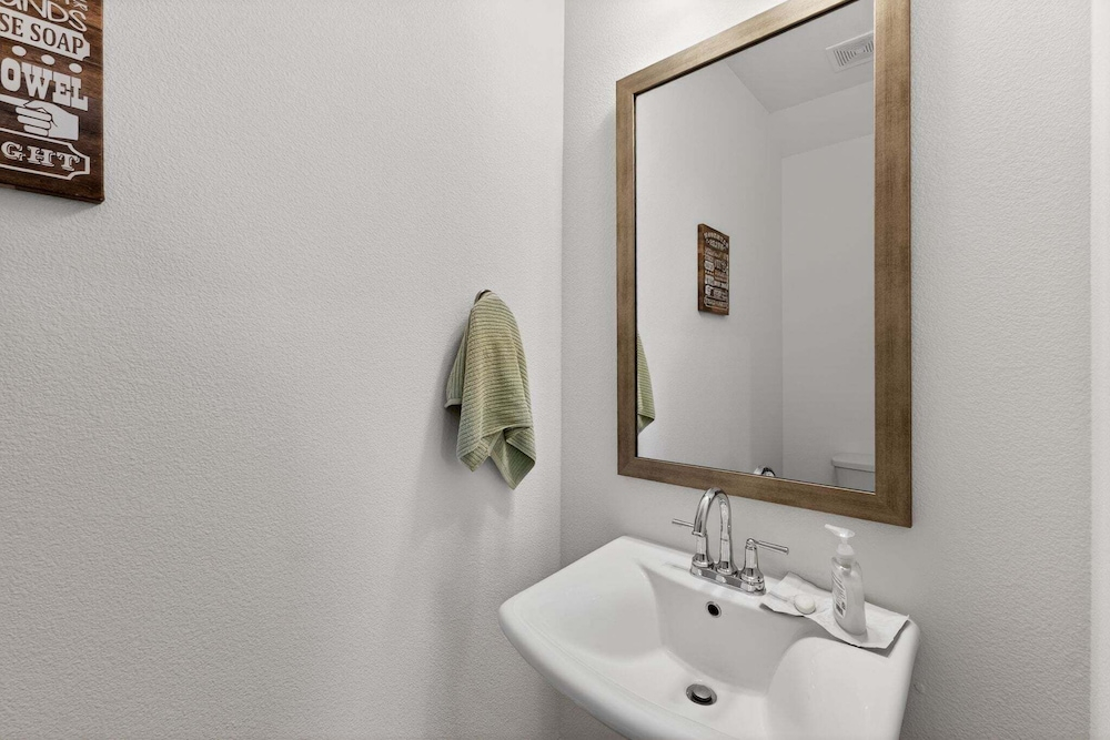 Private Escape Near Dfw Fort Worth At&t Fifa 2 Bedroom Home