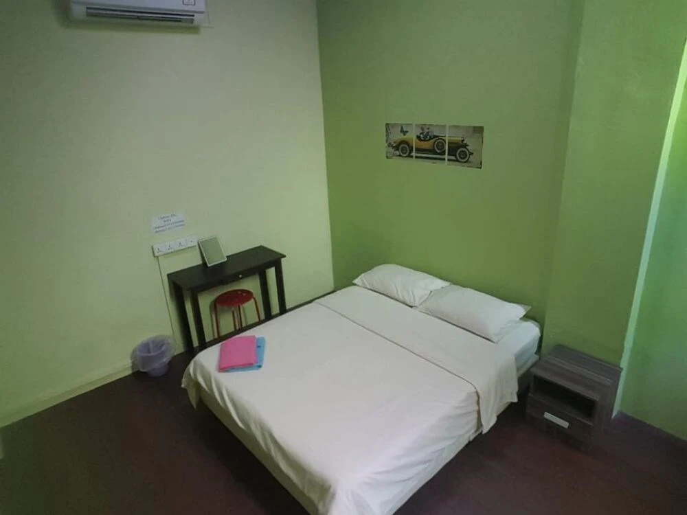 Chateau One - Hostel