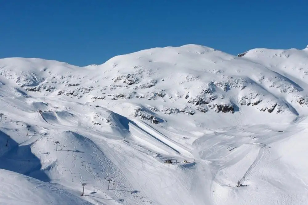 Spacious Apartment in Les Deux-alpes Near Ski Area