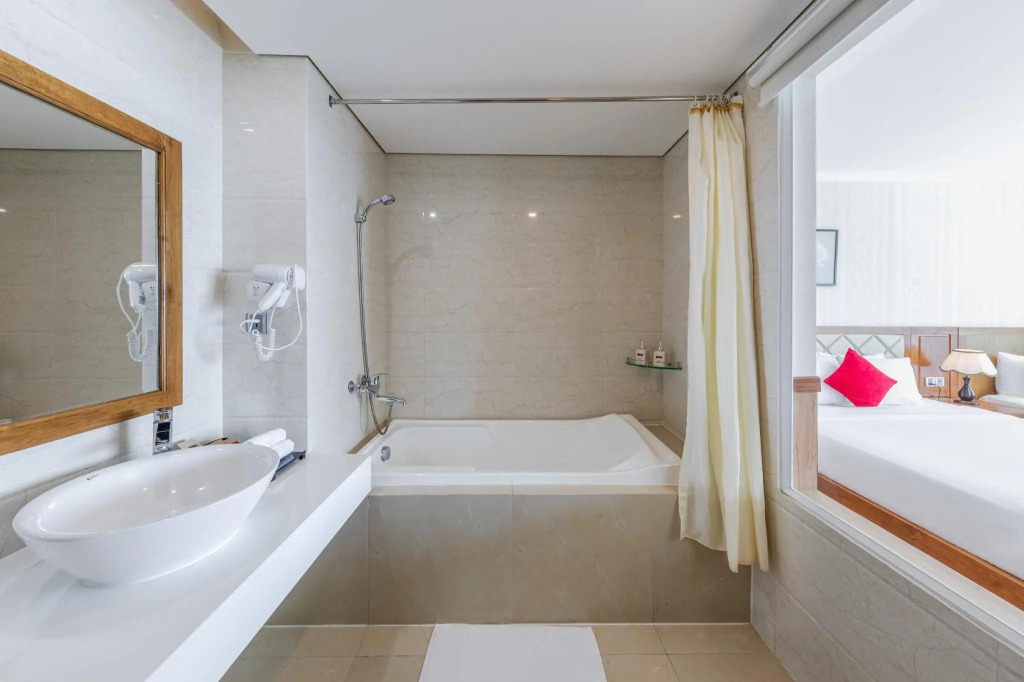 Serene Beach Hotel Danang