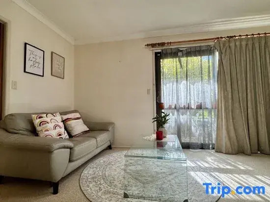 Walk to Market Square and Garden City! MacGregor