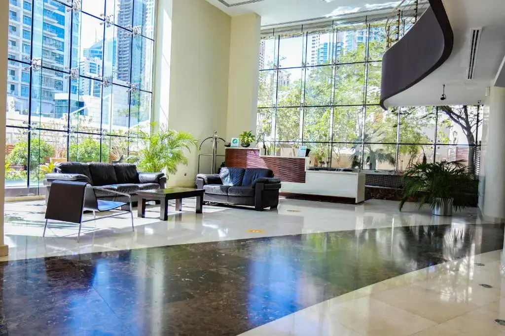 Signature Holiday Homes - Newly Furnished 1 BHK in Time Place Tower, Dubai Marina