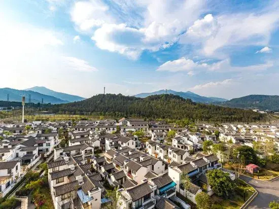 Heyue Hot Spring Villa Hotel