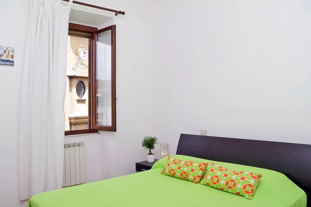 Bright one bedroom Halldis apartment close to St Peter’s square.