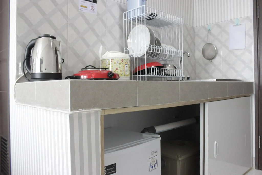 Chic and Comfy Studio Room at Mekarwangi Square Apartment Cibaduyut by Travelio