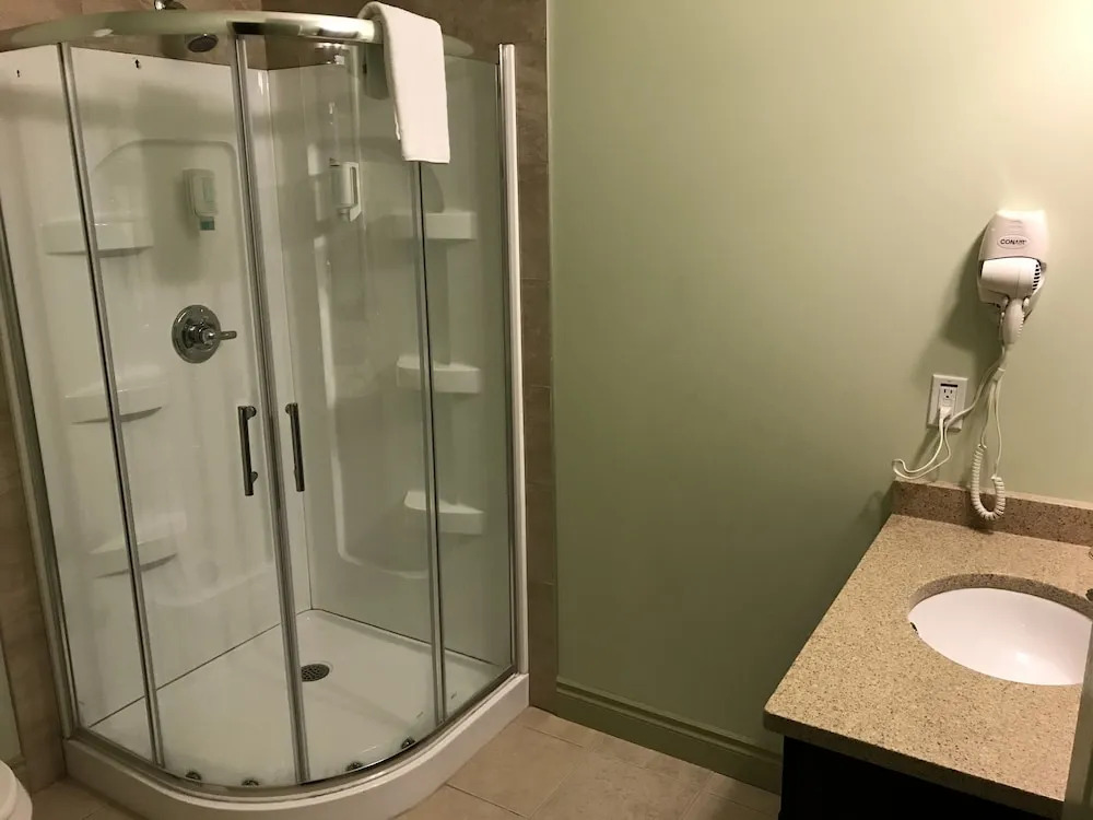 Days Inn & Suites Whitecourt