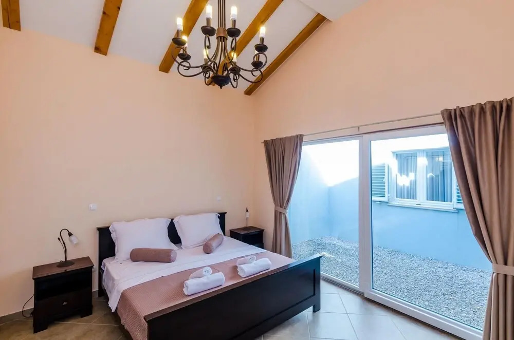 Villa Leona - Three-bedroom Villa With Private Pool ID Direct Booker 10945