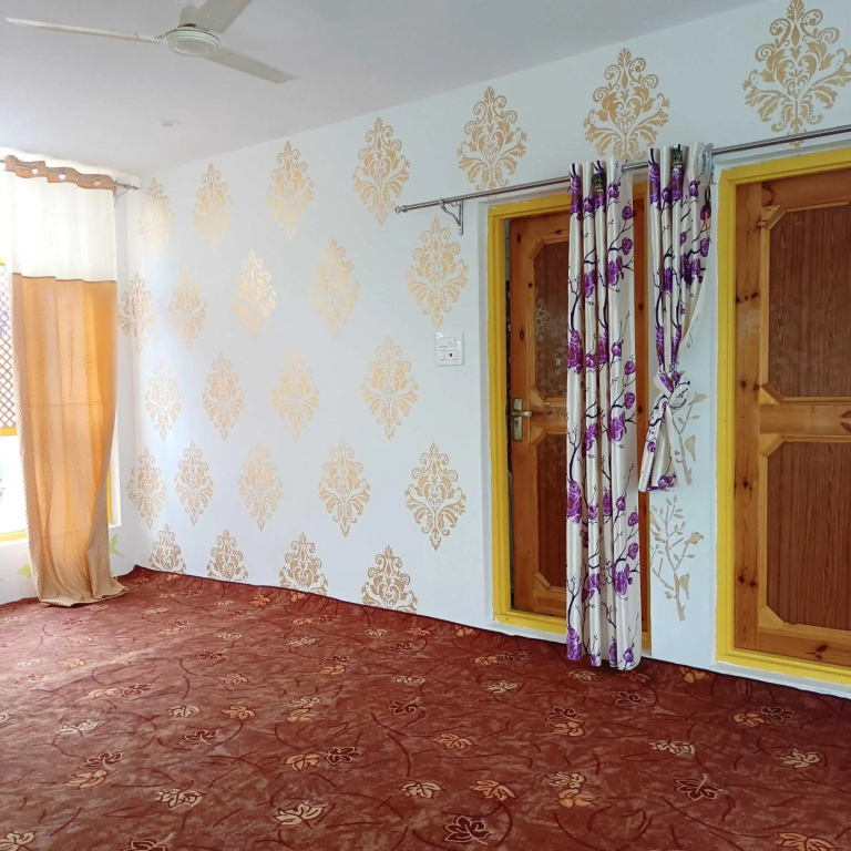 POP 92607 Rohi Homestay
