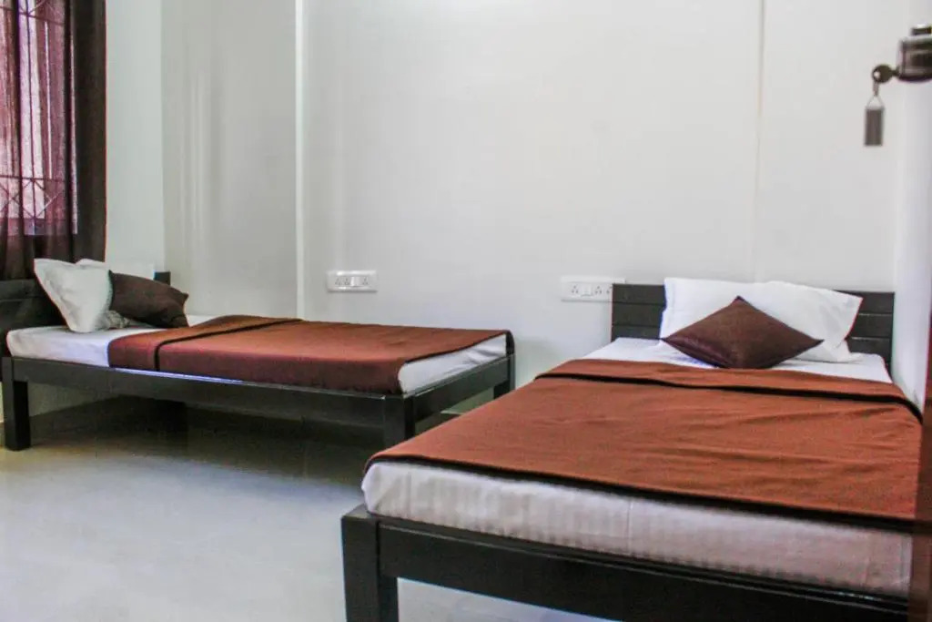 Transit Dorms - Hostel