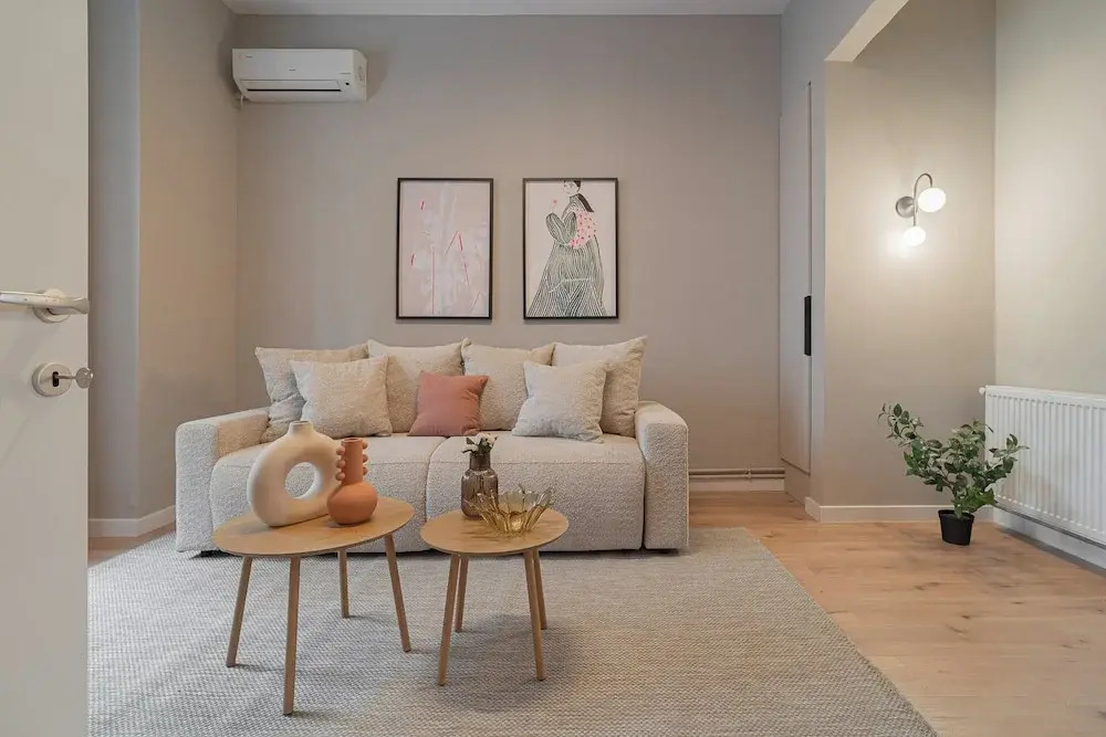 Loggia & Luxe 4BR Penthouse in Universitatii Area